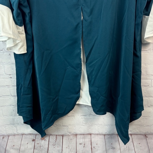 BloomChic Teal and Cream Blouse with Zipper Detail Plus Size 5X - Picture 6 of 7